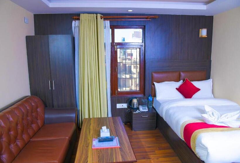 اتاق خانوادگی, Airport Deepshree