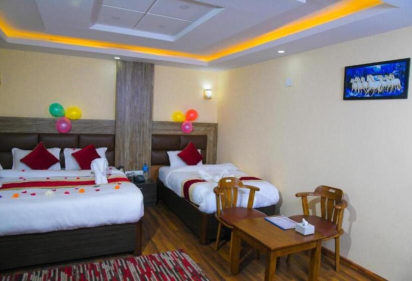 اتاق خانوادگی, Airport Deepshree