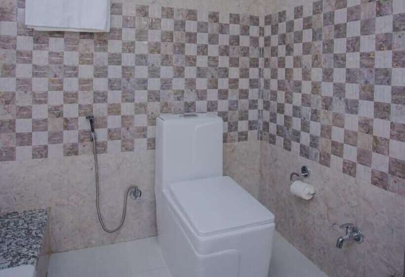 اتاق خانوادگی, Airport Deepshree