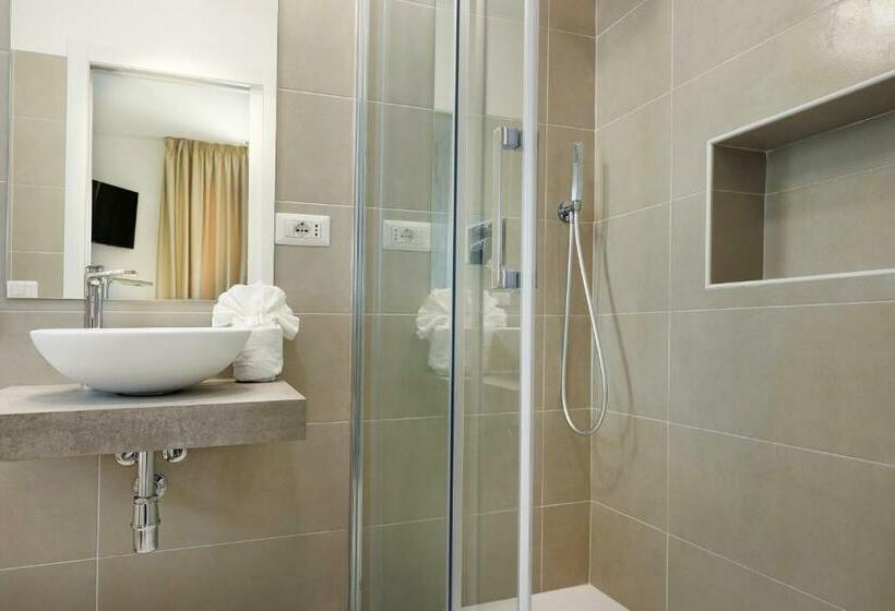 חדר דלוקס, Mercury Beach