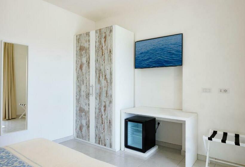 חדר דלוקס, Mercury Beach