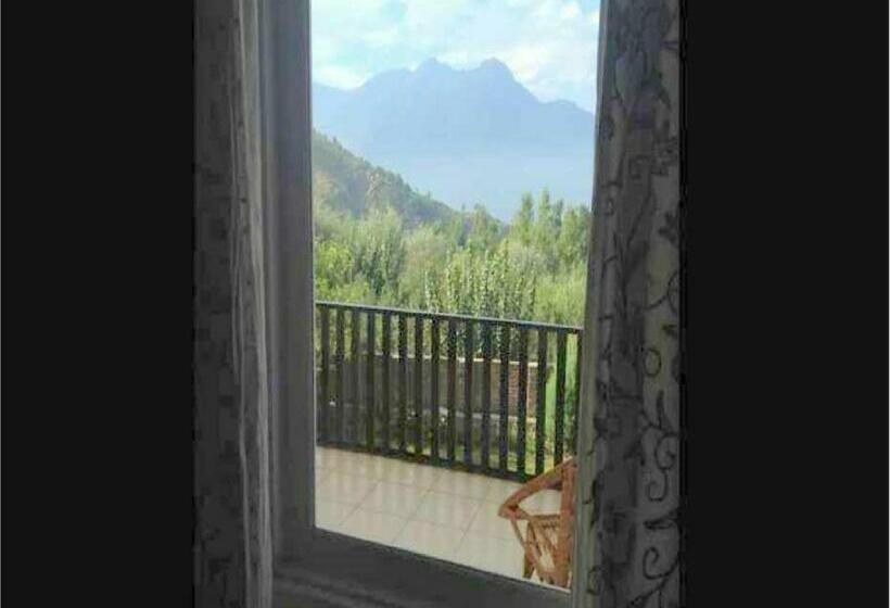 스탠다드 룸 킹사이즈 침대, Calm Holiday Inn