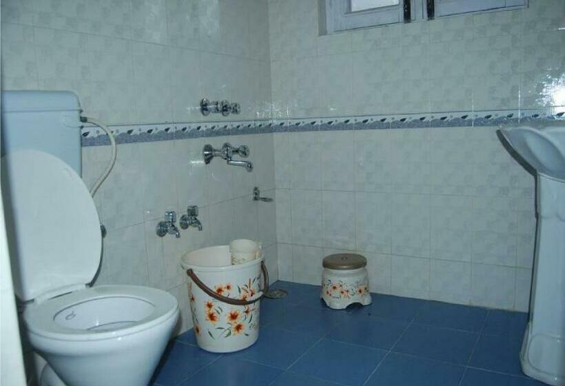 스탠다드 룸 킹사이즈 침대, Calm Holiday Inn