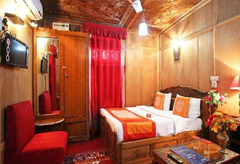 스탠다드 룸 킹사이즈 침대, Calm Holiday Inn