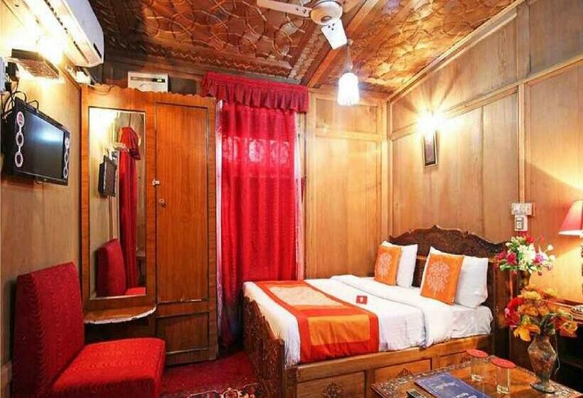 스탠다드 룸 킹사이즈 침대, Calm Holiday Inn