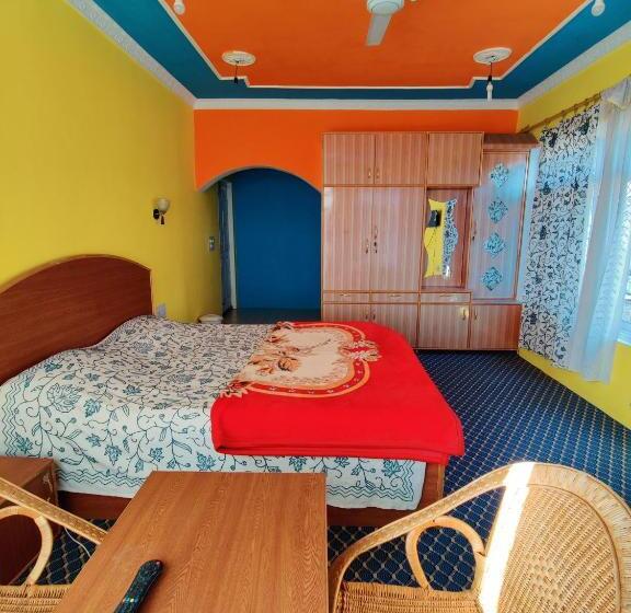 اتاق استاندارد با تخت بزرگ, Calm Holiday Inn