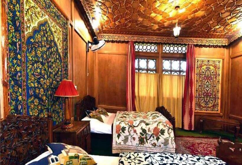 스탠다드 룸 킹사이즈 침대, Calm Holiday Inn