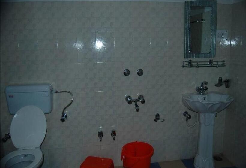 스탠다드 룸 킹사이즈 침대, Calm Holiday Inn