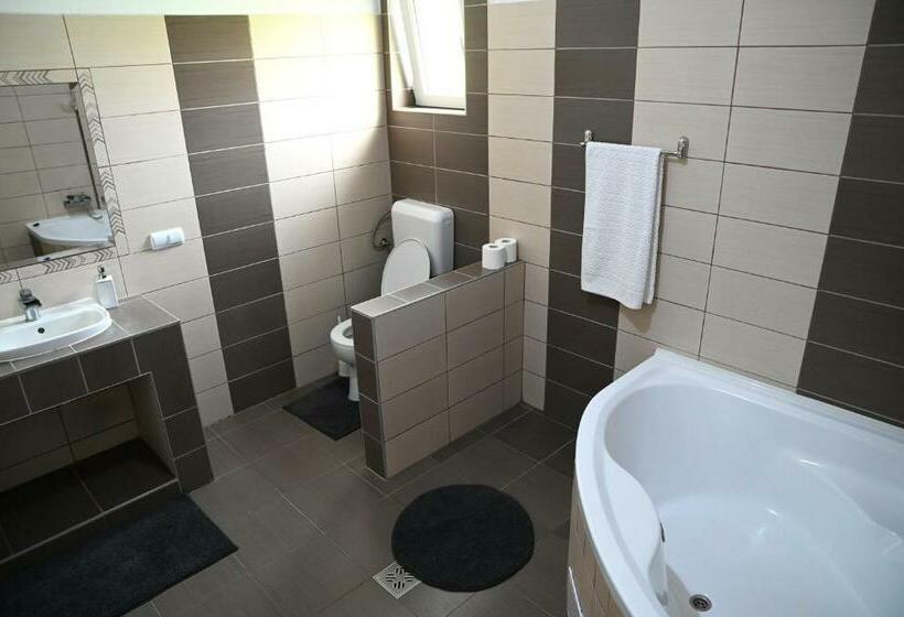 4인용 스탠다드 룸, Dió Vendégház