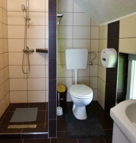 스탠다드 스튜디오 (테라스구비), Dió Vendégház