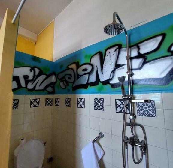 اتاق استاندارد با چشم‌انداز دریا, The Green Hostel