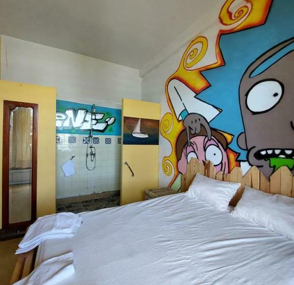 اتاق استاندارد با چشم‌انداز دریا, The Green Hostel