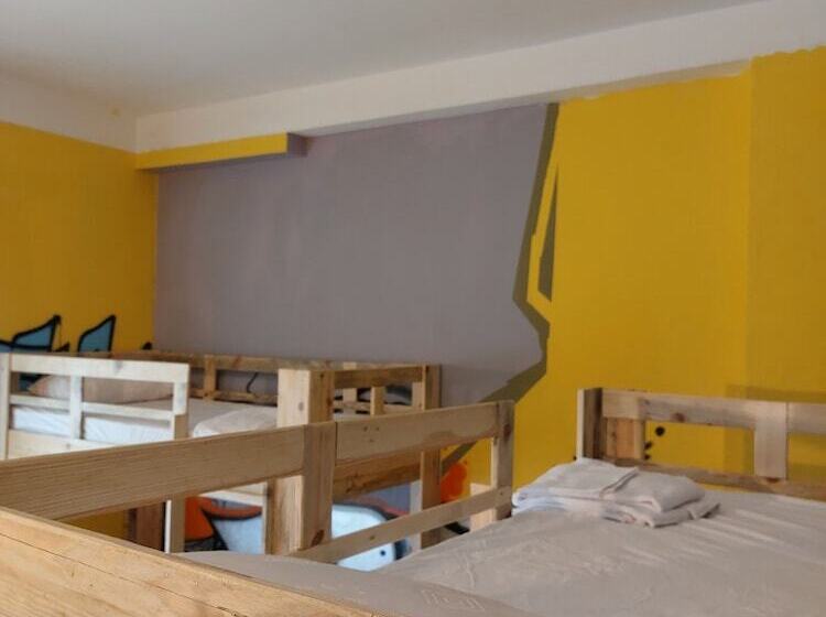 تختخواب در اتاق مشترک, The Green Hostel