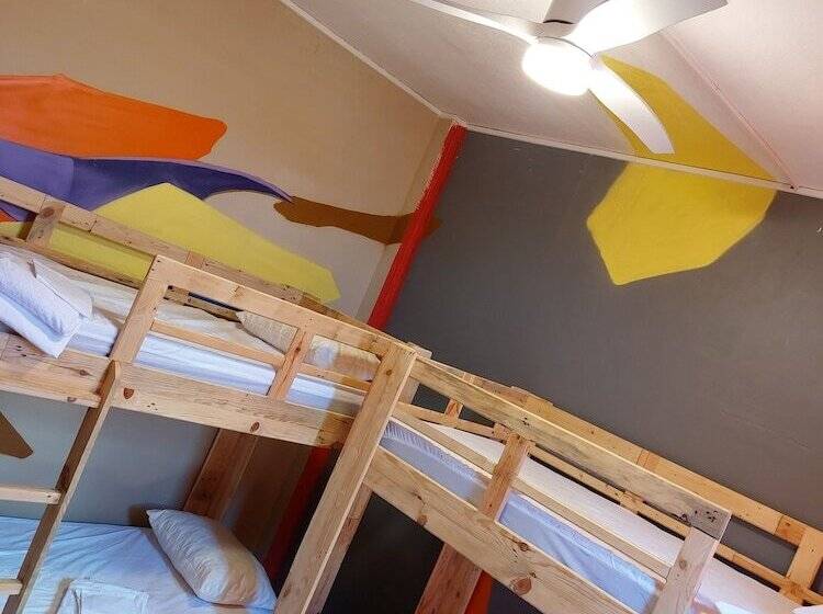 تختخواب در اتاق مشترک, The Green Hostel