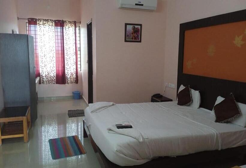 Трехместный Номер Deluxe, Grand Jp Inn Near 2 Km From Gundlupet Bus Stand