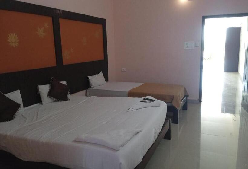 Трехместный Номер Deluxe, Grand Jp Inn Near 2 Km From Gundlupet Bus Stand