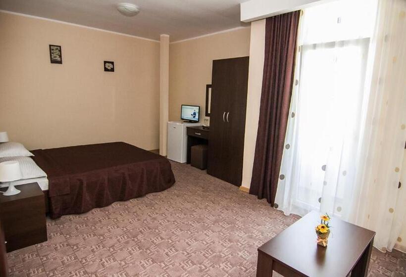 Номер Стандарт Трехместный, Vila Km 0