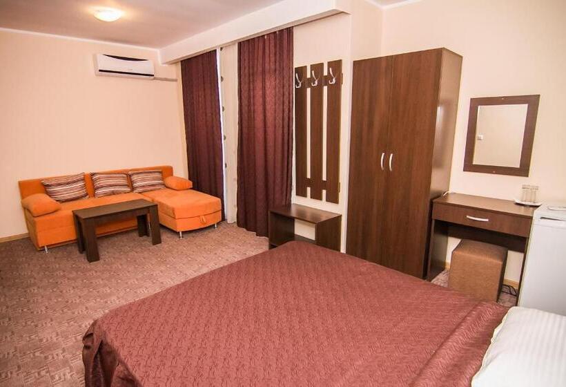 Quarto Triplo Estandar, Vila Km 0