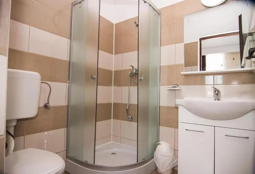 Pokój Standard Trzyosobowy, Vila Km 0