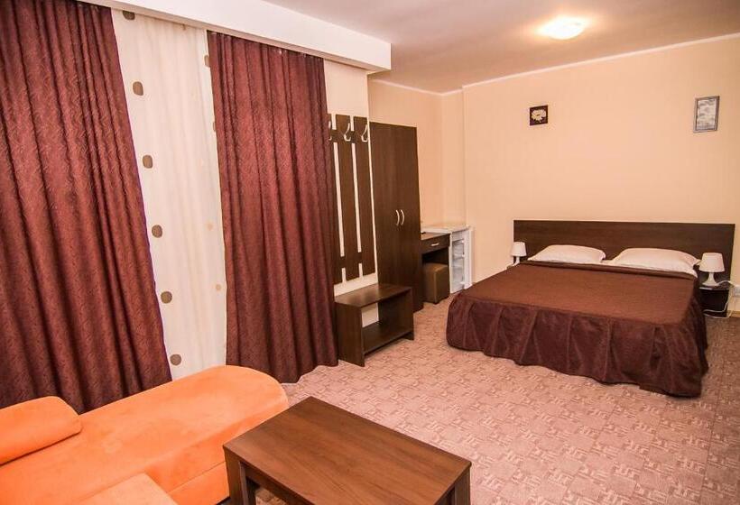 Quarto Triplo Estandar, Vila Km 0