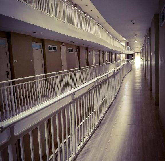 استودیوی استاندارد, Ania Summer Rooms