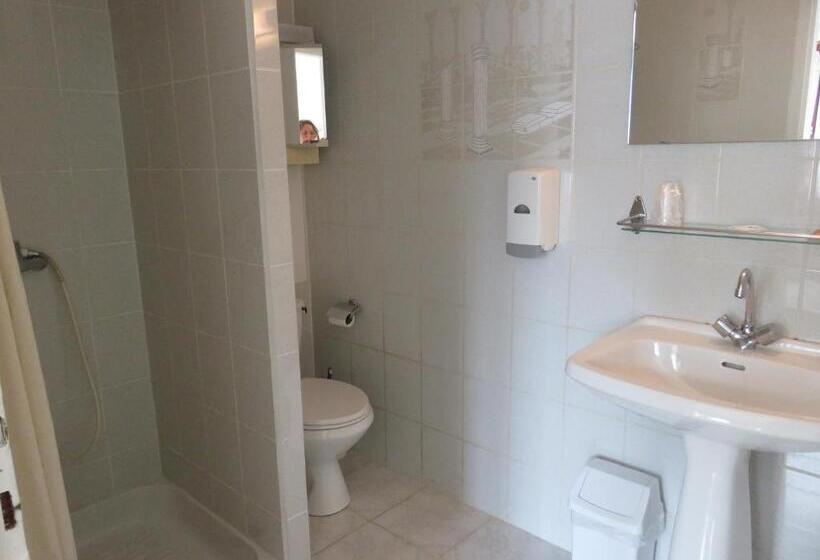 חדר סטנדרט לשלושה, Hôtel Le Bel Air