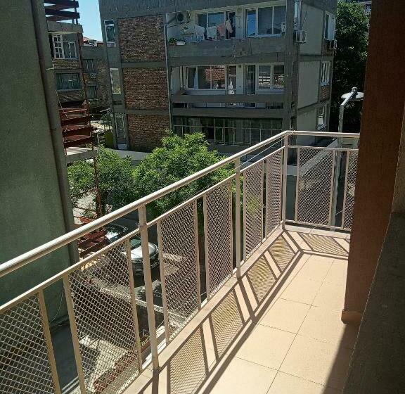 غرفة قياسية, Despina