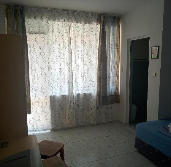 غرفة قياسية, Despina