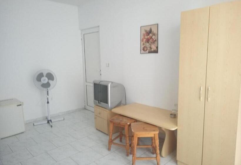 غرفة قياسية, Despina