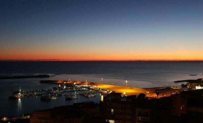 חדר דלוקס נוף לים, Domus Aurea