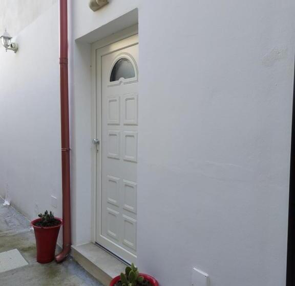 דירת חדר, I Nidi Di Colombo