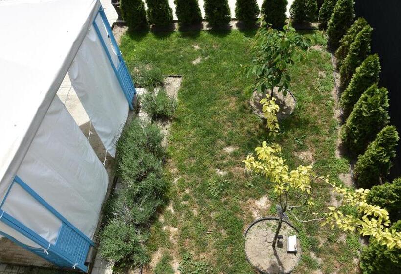 Habitació Deluxe, Memangalia