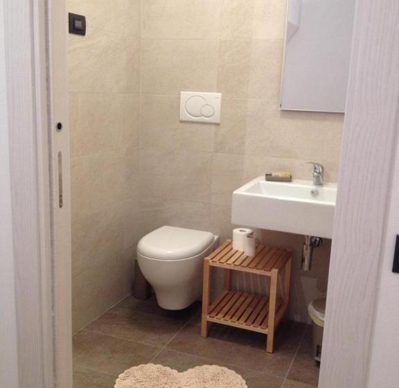 غرفة قياسية فردية, Ai Pianai