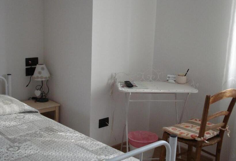 غرفة قياسية فردية, Ai Pianai