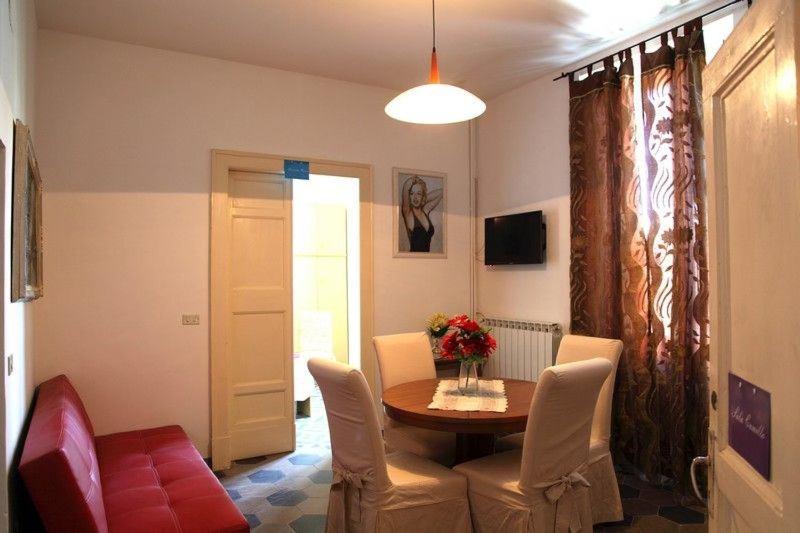 غرفة قياسية حمام مشترك, Margarita D Austria