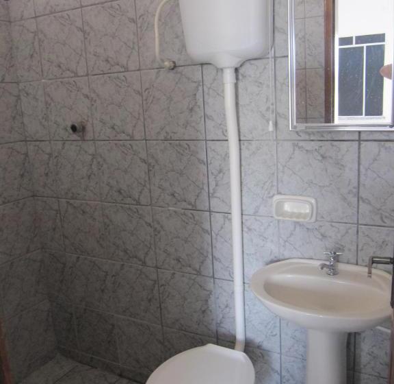 חדר סטנדרט לשלושה, Mecejana