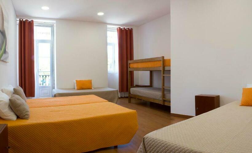 تختخواب در اتاق مشترک, Russo S Hostel