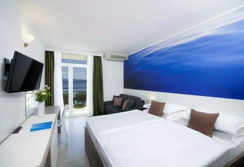 اتاق سوپریور با چشم‌انداز جانبی دریا, Bluesun Hotel Neptun