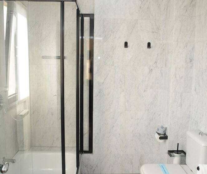 חדר יחיד בסיסי, Del Riale