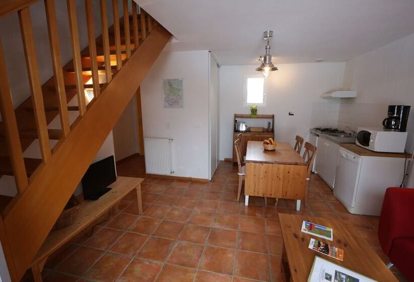 דירת שלושה חדרים, Domaine De Ramonjuan