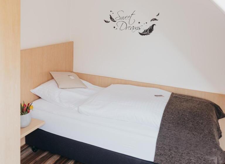 标准单人间, Gutsschänke Holsterfeld