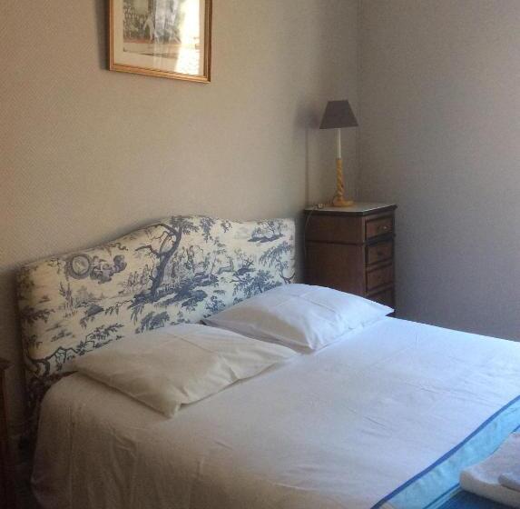 Номер Стандарт, Chambres D Hotes Hostellerie Le Donjon