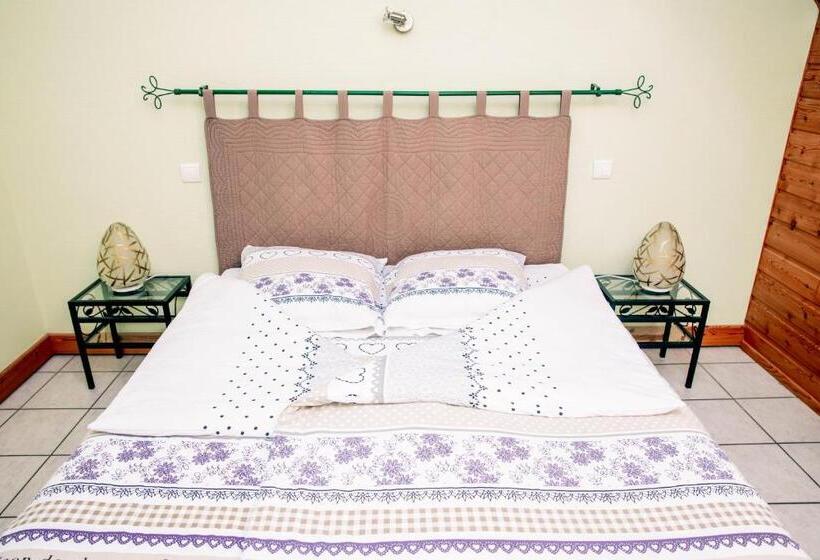 סוויטה משפחתית, Hôtel Restaurant Domaine De Basil