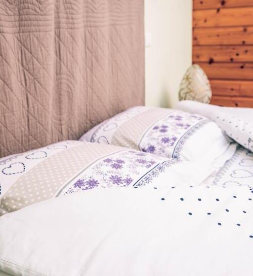 סוויטה משפחתית, Hôtel Restaurant Domaine De Basil