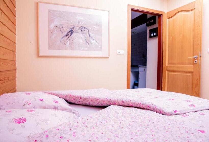 סוויטה משפחתית, Hôtel Restaurant Domaine De Basil