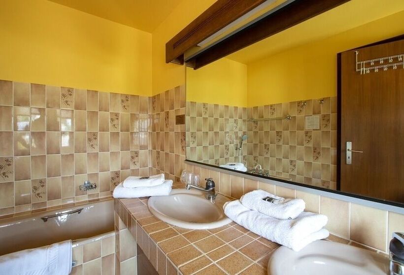 غرفة قياسية ثلاثية, Hôtel Restaurant Et Spa Au Tilleul