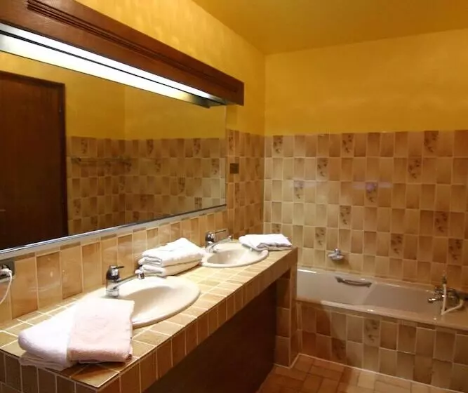スタンダード４人部屋, Hôtel Restaurant Et Spa Au Tilleul