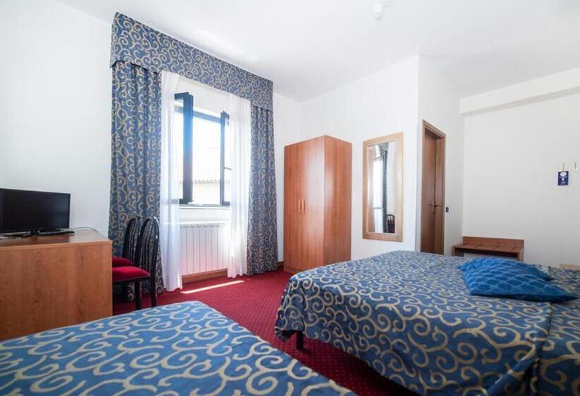 חדר סטנדרט לשלושה, Italia & Lombardi