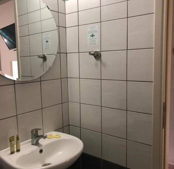 חדר משפחתי, Kentrikon