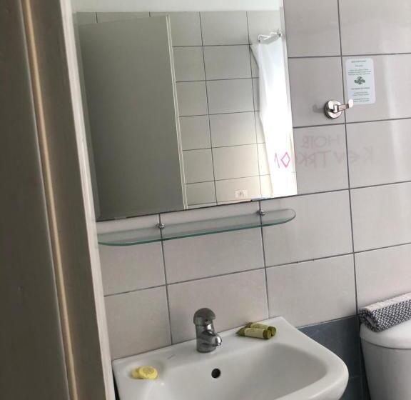 חדר סופריור, Kentrikon